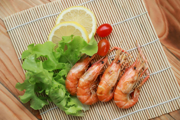 Shrimp grilled with vegetable for healthy eating 