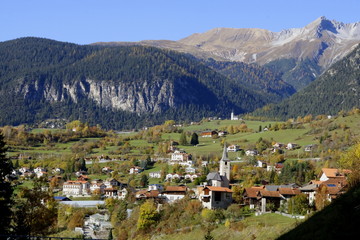 Fototapeta na wymiar Herbststimmung in Filisur