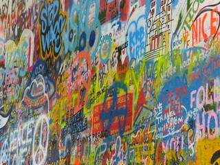 Fototapeta na wymiar graffiti on wall