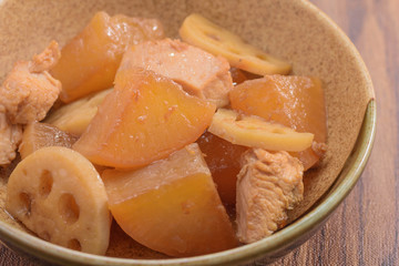 鶏肉と大根の煮物