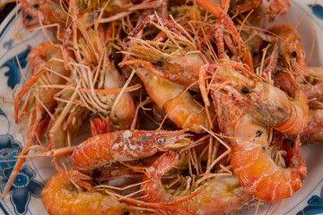 Salt-boiled live shrimp (Prawning, prawn fishing)