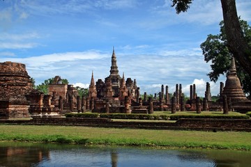 Fototapeta na wymiar Parque histórico de Sukhothai, Tailandia.