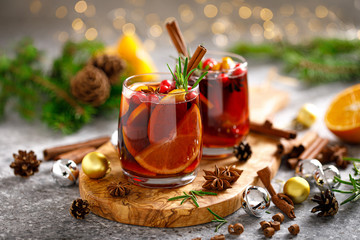 Fototapeta Christmas mulled wine. Traditional Xmas festive drink with decorations and fir tree obraz