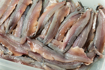 Boquerones crudos limpios.