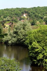 Fototapeta na wymiar Habitat préhstorique à la Roque Saint Christophe en Dordogne