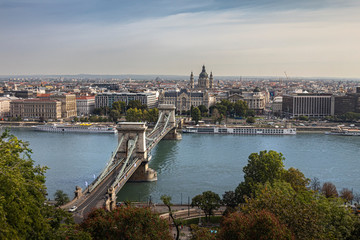 Fototapeta na wymiar view on the city of Budapest with the chain bridge