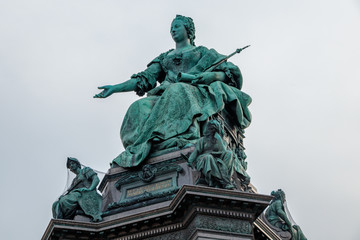 Obraz premium The Maria Theresa monument at the Maria Theresa square near the history Museums in Vienna, Austria