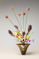 Fotografía de estudio de arreglo floral Ikebana