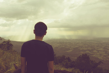Obraz premium silhouette of man standing on top of mountain at sunset