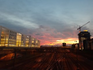 Fototapeta na wymiar sunrise over city