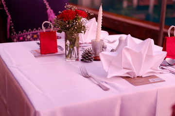 romantic dinner table setting