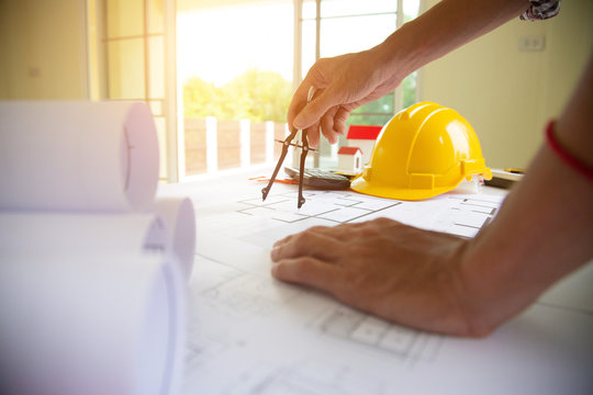 hand Engineers are writing home construction designs to bring them to prospective customers.concept