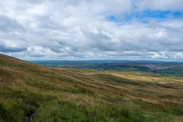 Fototapeta na wymiar mountains with good views and beautiful clouds of England in Yorkshire
