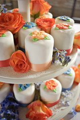 bite size wedding cakes with flowers