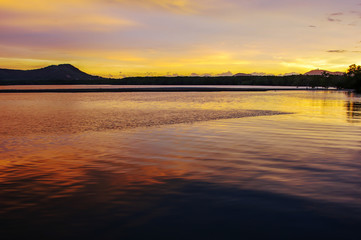 Fototapeta na wymiar Sea sunset or sunrise with colorful of sky and cloud in twilight