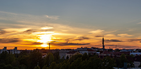 Naklejka premium sunset over city