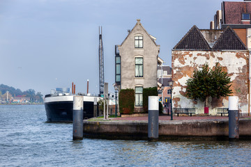 Naklejka premium Quay of the river Oude Maas in Dordrecht
