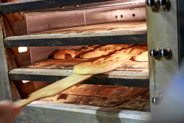 Prepairing white pizza 