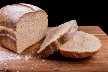 Bread loaf with slices 