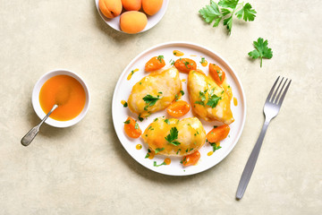 Chicken breasts in apricot sauce