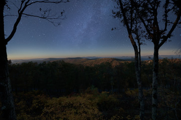 Fototapeta premium Starry night milky way in Georgia Mountains in the city of Jasper at Eagle's rest city park just after the blue hour during the fall