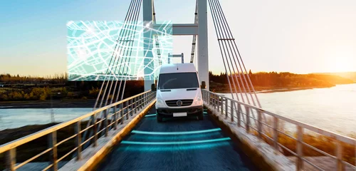 Rugzak Autonome transporter Auto rijden op een brug snelweg met technologie assistent tracking informatie, details tonen. © AA+W