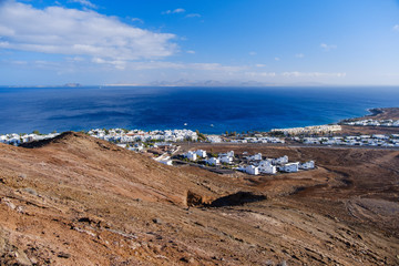 Playa Blanca with red volcano Montana Roya © Vesna