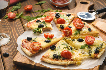 Pizza with wine tomatoes cheese and arugula