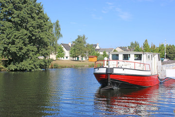 Fototapeta na wymiar Boat on the River Blavay in Pontivy, France