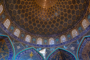 Fototapeta na wymiar Mosque Cheikh Lotfallah of Isfahan - Iran