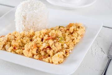 eggs with onion, tomato and rice (Colombian parrots)