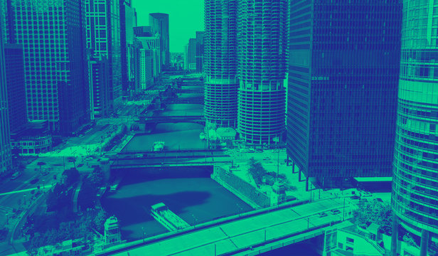 Chicago River with boats and traffic in Downtown Chicago