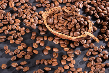 Obraz premium Coffea - Roasted Coffee Beans. Text space