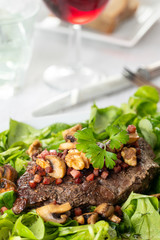 steak on lamb's lettuce