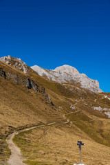 Fototapeta na wymiar landscape in the mountains, path to the peitlerkofel, dolomite alps