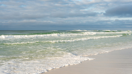 Fototapeta na wymiar Emerald Coast Wave