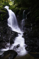 山間の小滝