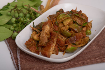 Stir fried crispy fork with red curry.