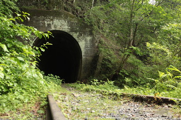 廃トンネル