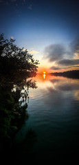 Fototapeta na wymiar Sunrise on the Tennessee River