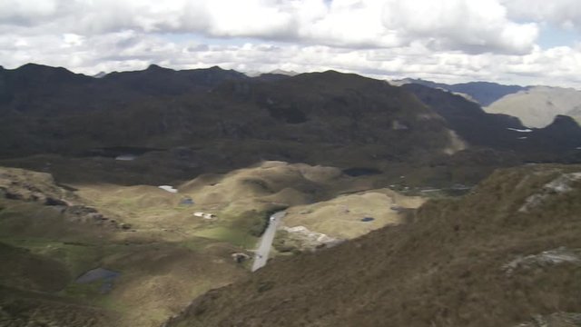 Monta&ntilde;as del parque nacional el cajas