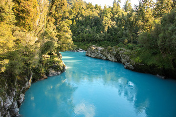 Fototapeta na wymiar Turquoise color of Hokitika river at Hokitika Gorge