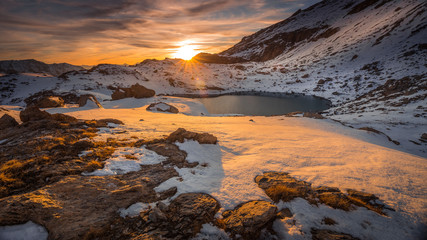 Fototapeta na wymiar Coucher de soleil sur le lac Noir dans le massif du Chambeyron - Sunset on the Black Lake in the Chambeyron mountainous