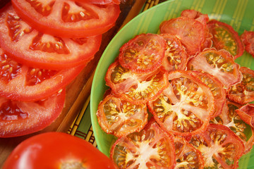 Vegetable chips made of tomato. Healthy dietary food