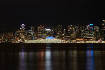 Fototapeta na wymiar View of Vancouver into the night time