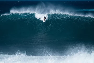 Poster Im Rahmen Surfer rides giant wave at the famous Banzai Pipeline surf spot located on the North Shore of Oahu in Hawaii © Dudarev Mikhail