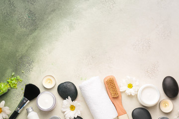 Obraz na płótnie Canvas Cosmetic cream with spa items on color background
