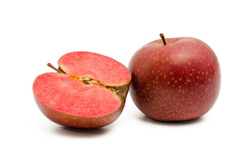 Red Moon Apfel ganz und halbiert