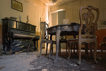 Urbex Sala Da Pranzo Villa delle Ceneri