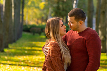 Fototapeta premium Attractive young couple out on a romantic date